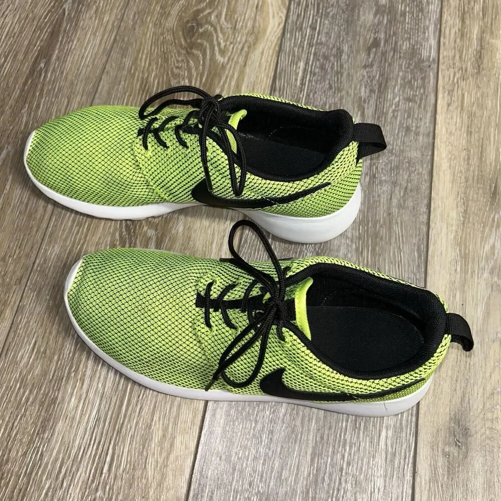 Nike Roshe One 599728-700 Youth US Size 5.5Y Green Black Running Sneaker Shoes